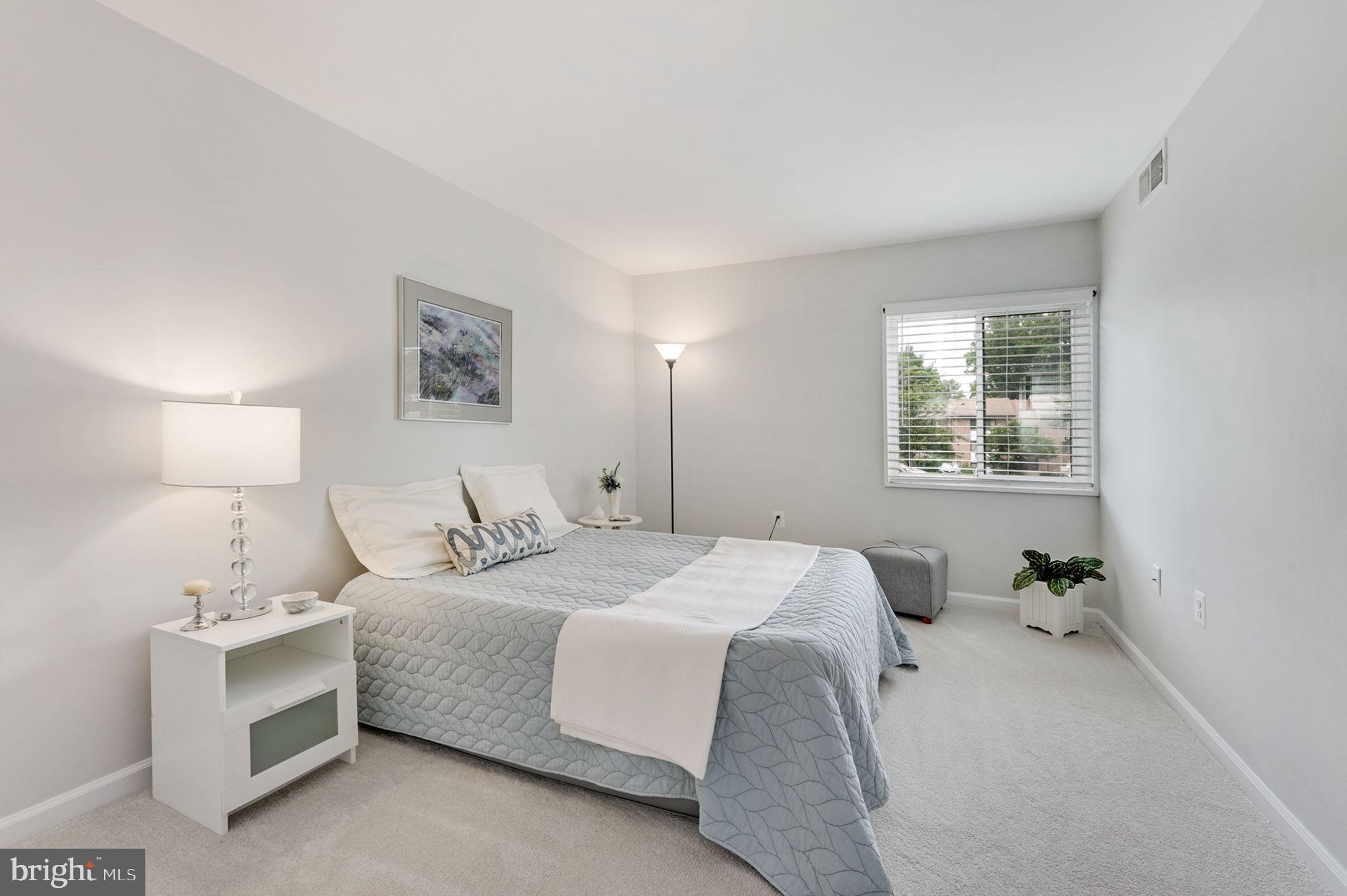1411 Northgate Sq #1411-12b