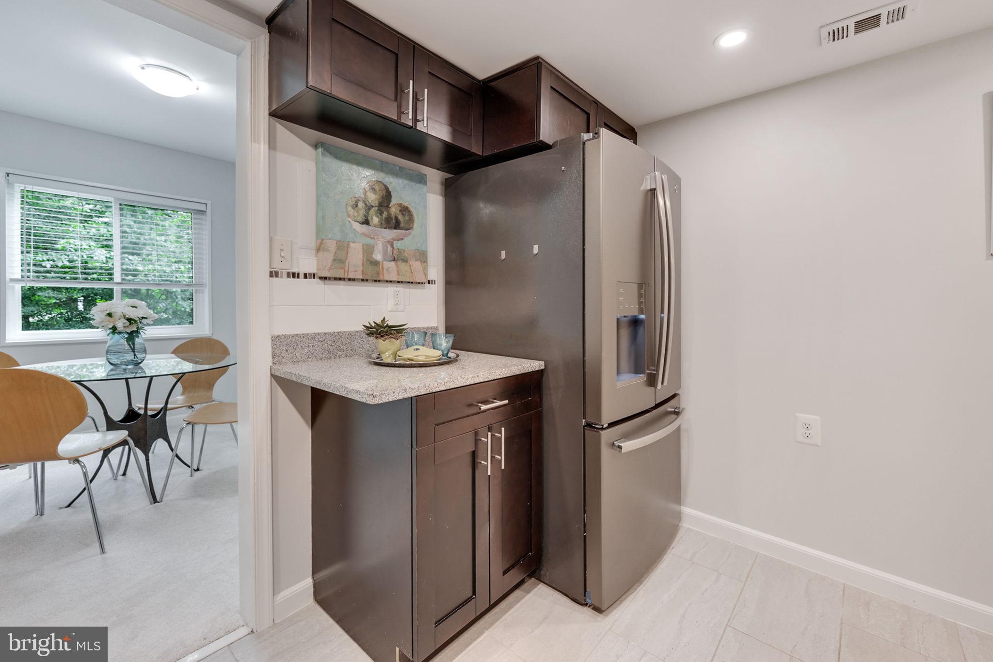 1411 Northgate Sq #1411-12b