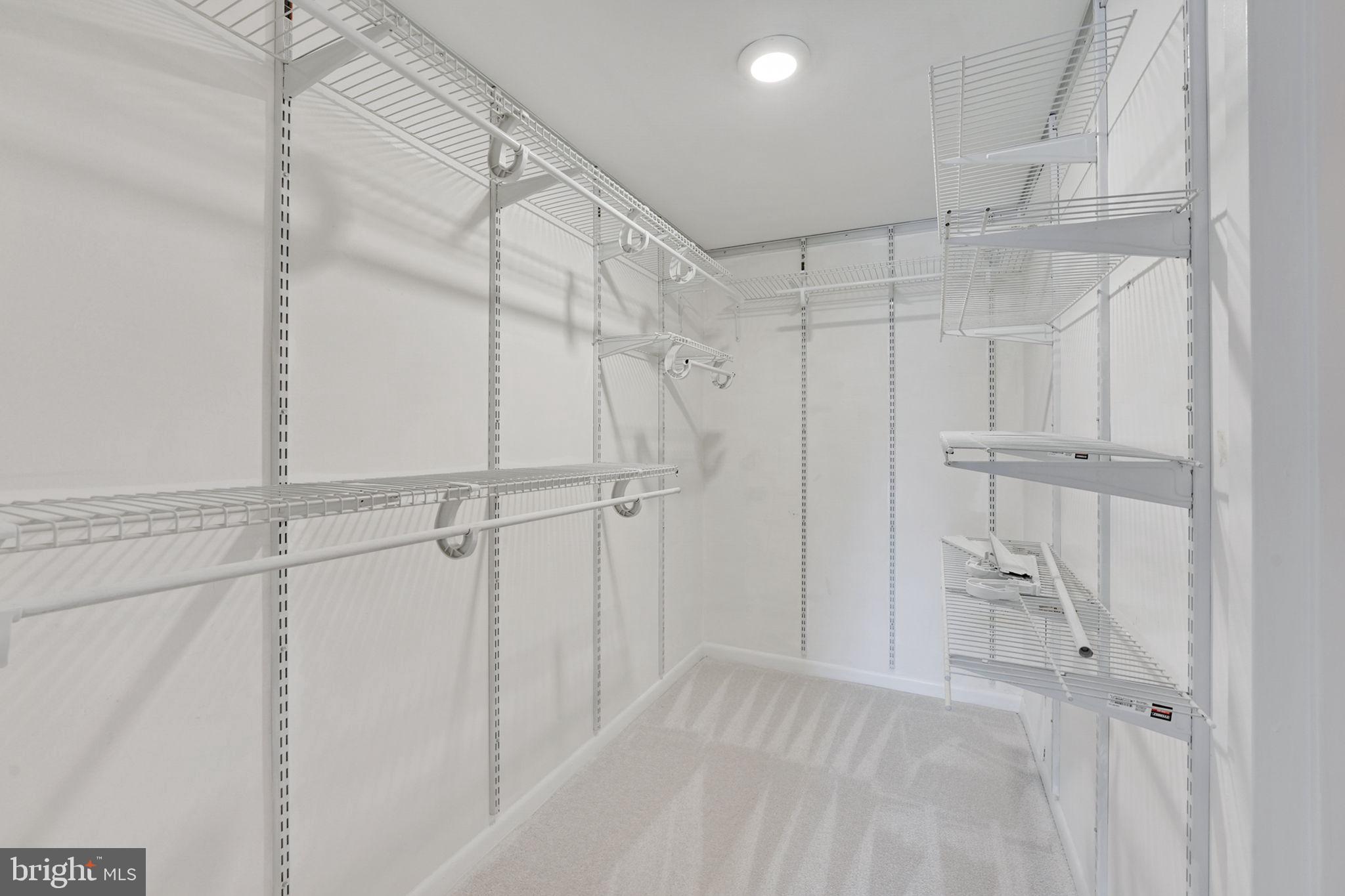 1411 Northgate Sq #1411-12b