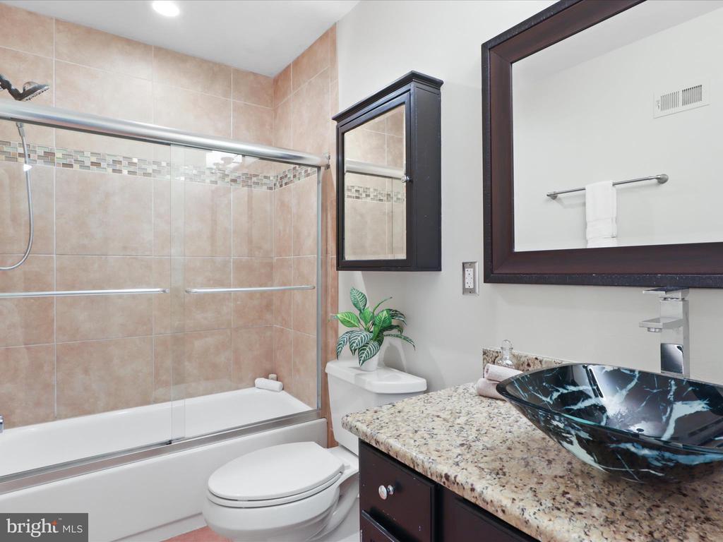 2425 Ansdel Ct