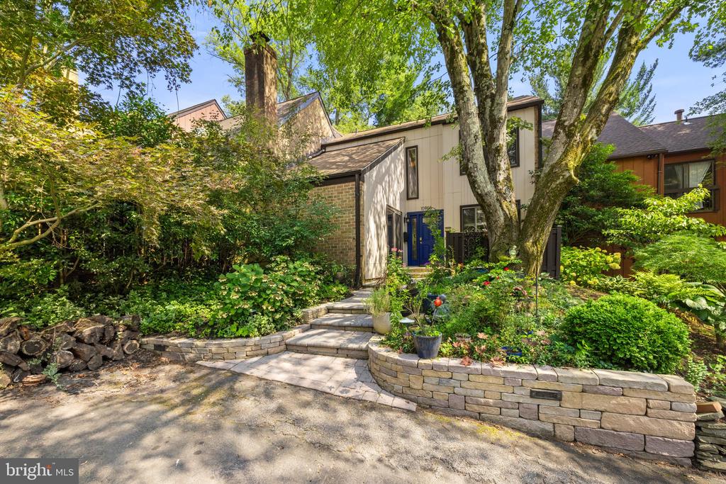 10905 KNIGHTS BRIDGE COURT
