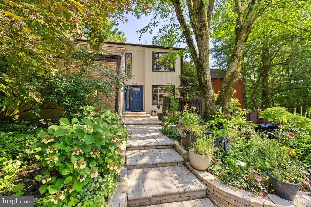 10905 KNIGHTS BRIDGE COURT