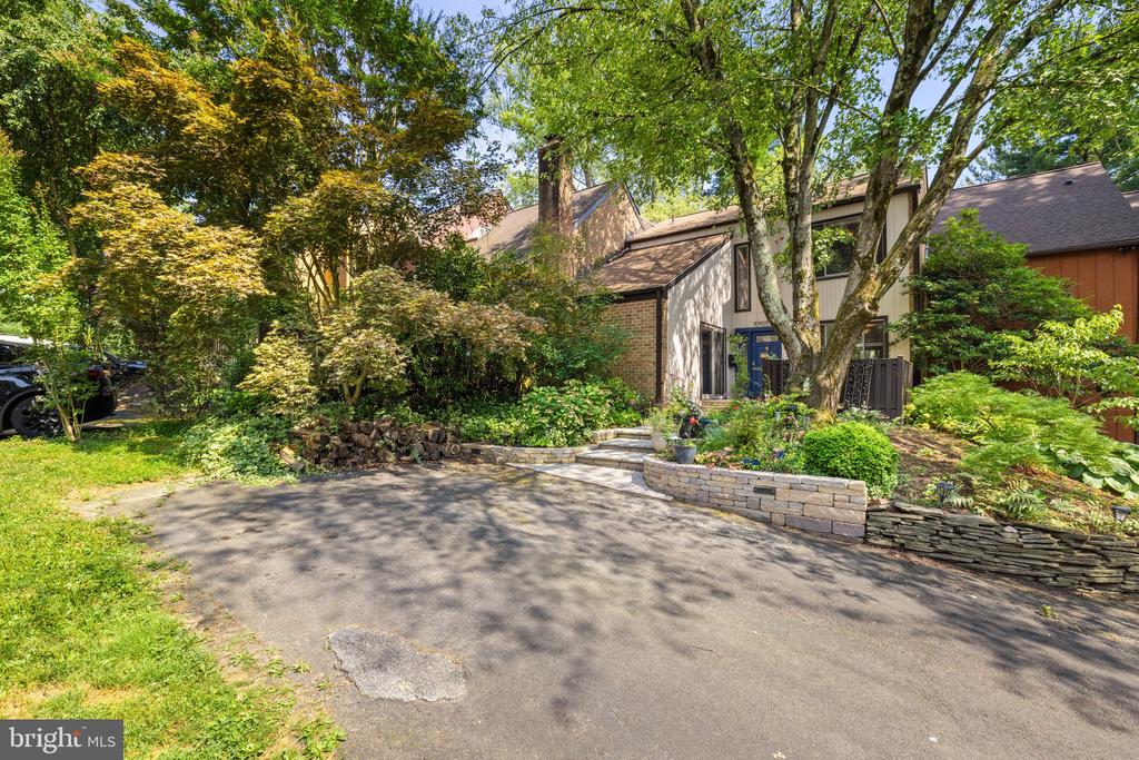 10905 KNIGHTS BRIDGE COURT