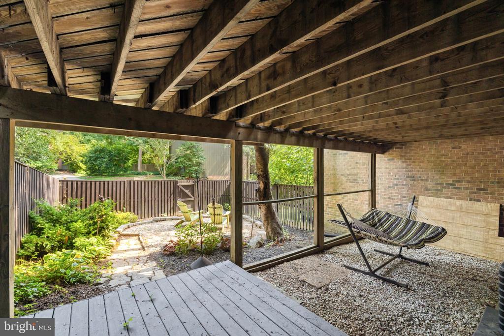 10905 KNIGHTS BRIDGE COURT