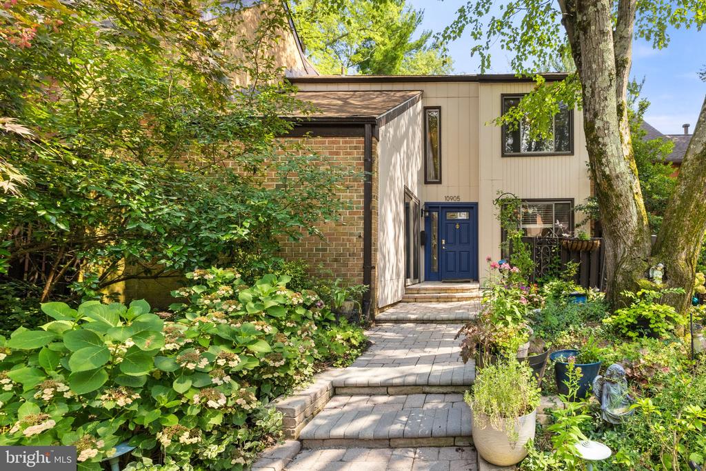 10905 KNIGHTS BRIDGE COURT