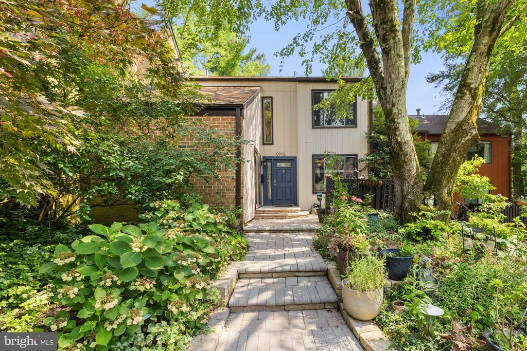 10905 KNIGHTS BRIDGE COURT