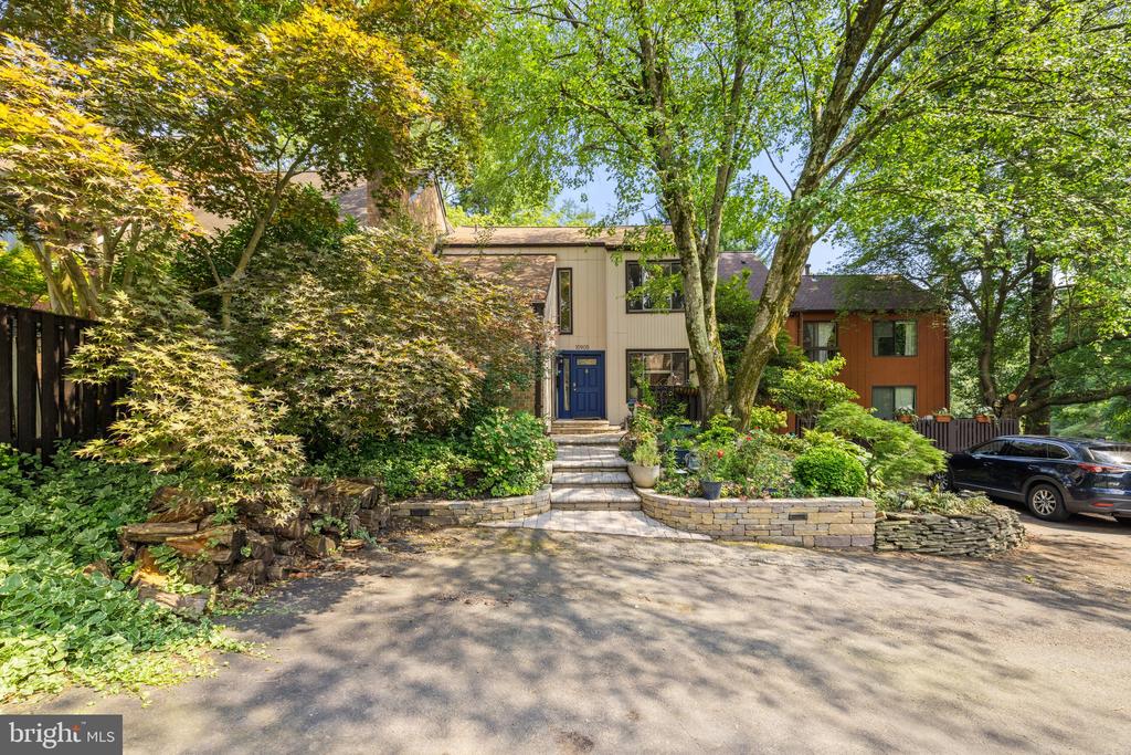 10905 KNIGHTS BRIDGE COURT