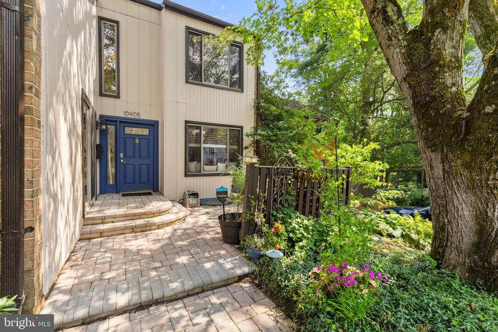 10905 KNIGHTS BRIDGE COURT