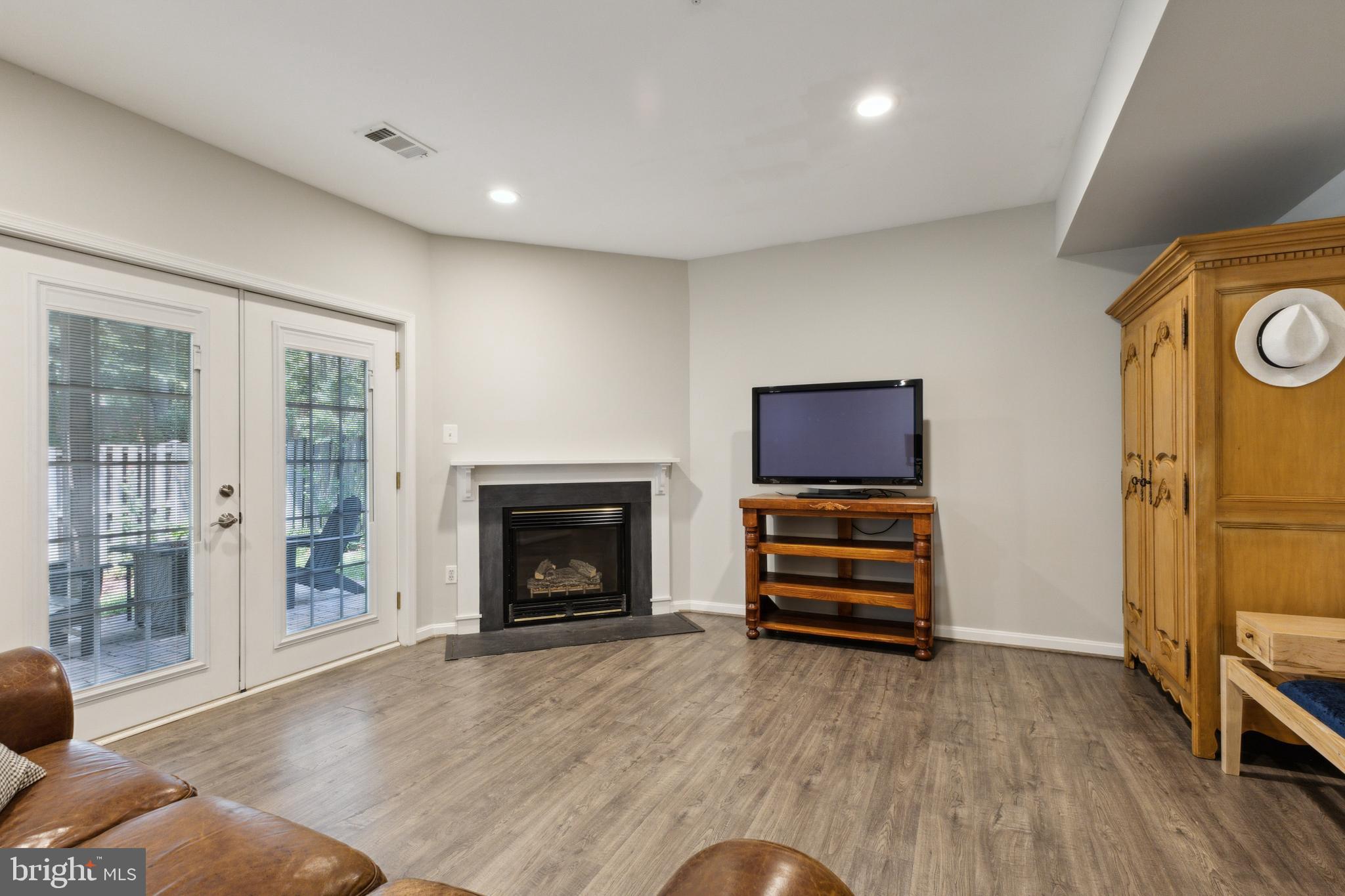 4782 Thornbury Dr