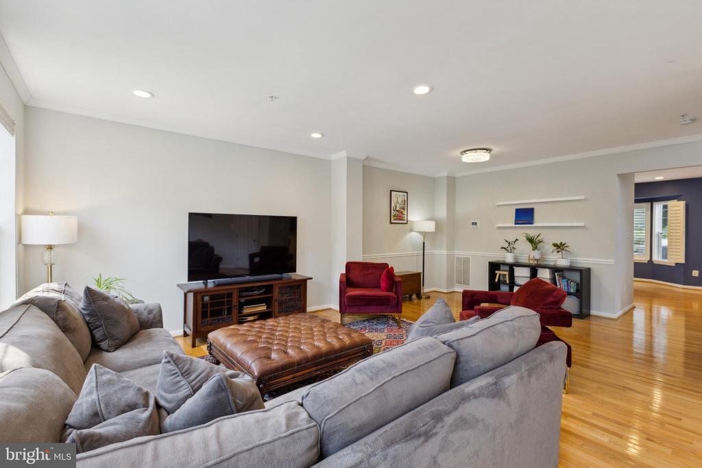 4782 Thornbury Dr