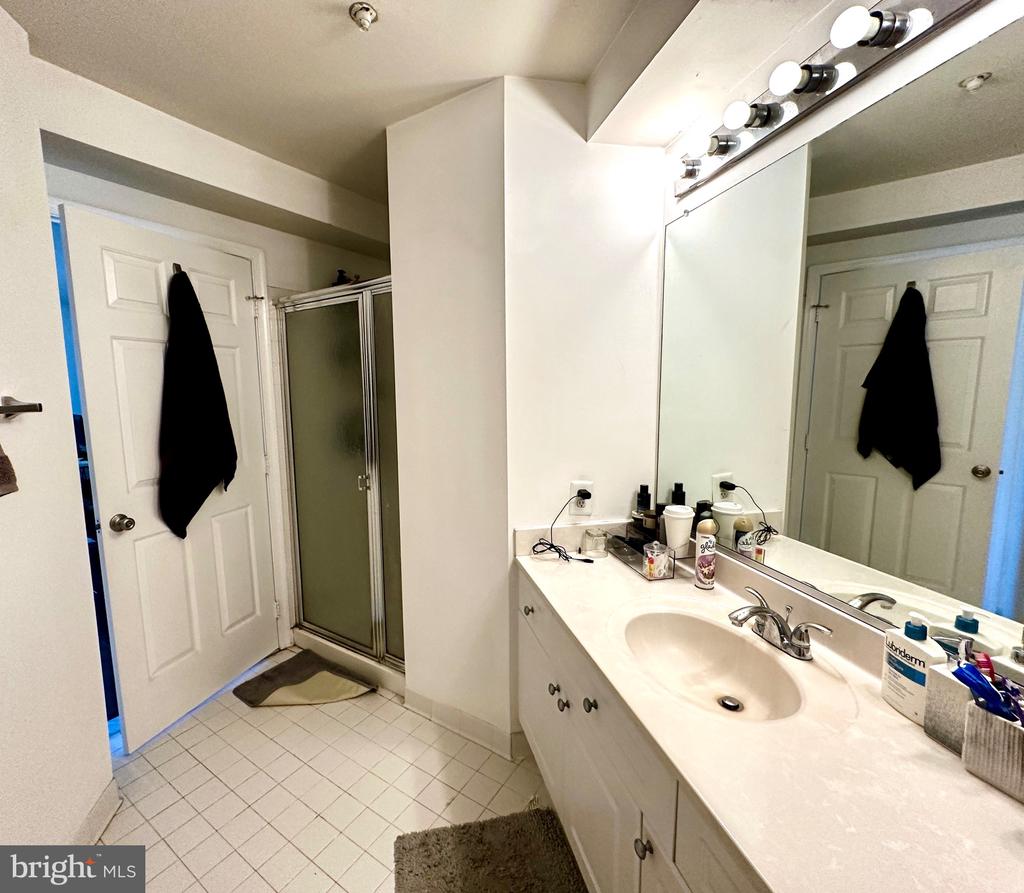 5958 FOUNDERS HILL DR #301