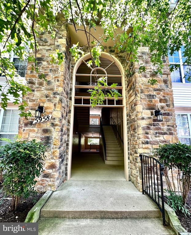 5958 FOUNDERS HILL DR #301
