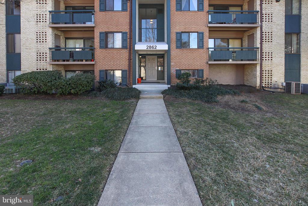2862 DOVER LN #301