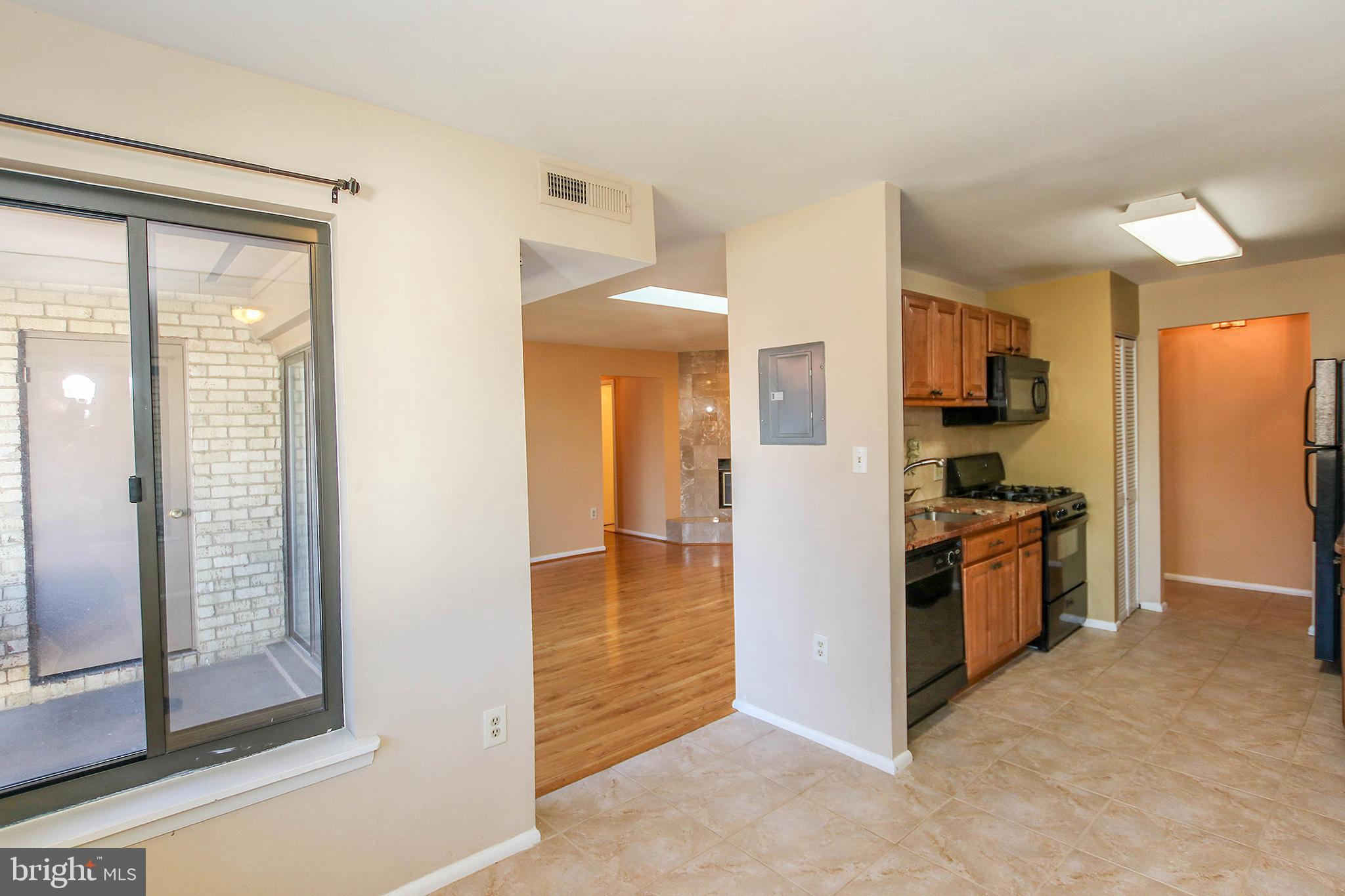 2862 DOVER LN #301