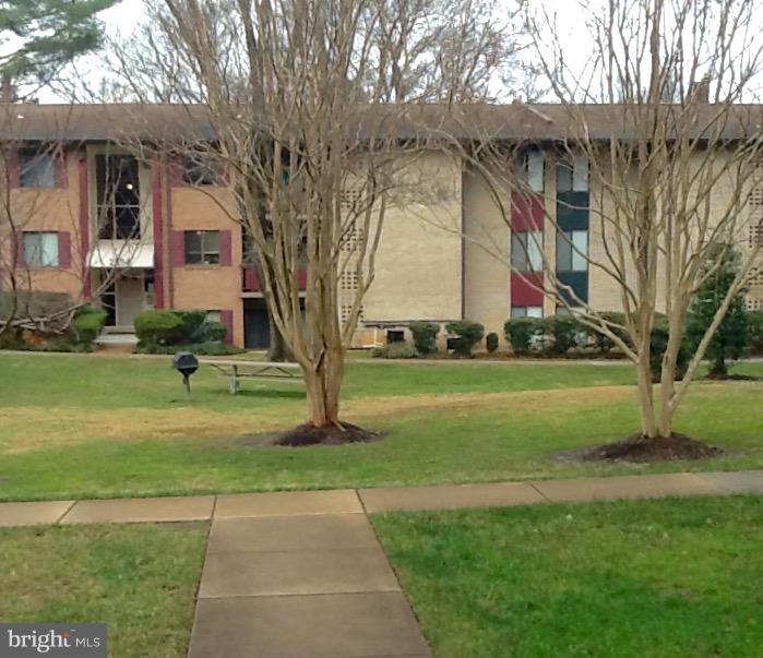 2862 DOVER LN #301