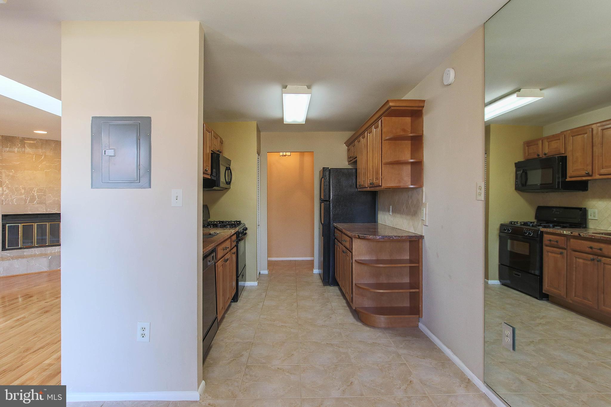 2862 DOVER LN #301