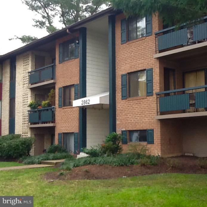 2862 DOVER LN #301