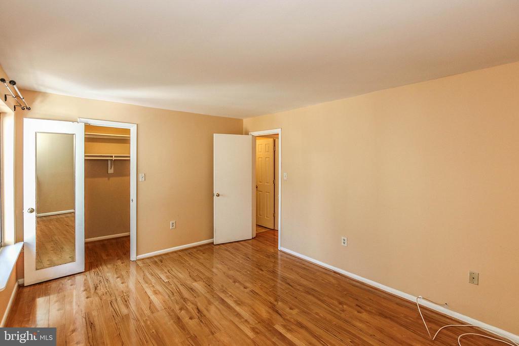 2862 DOVER LN #301