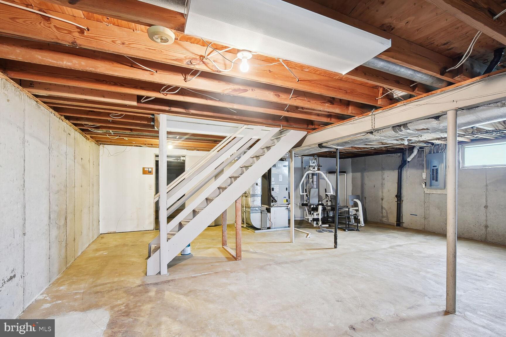 1402 KINGSTREAM DR
