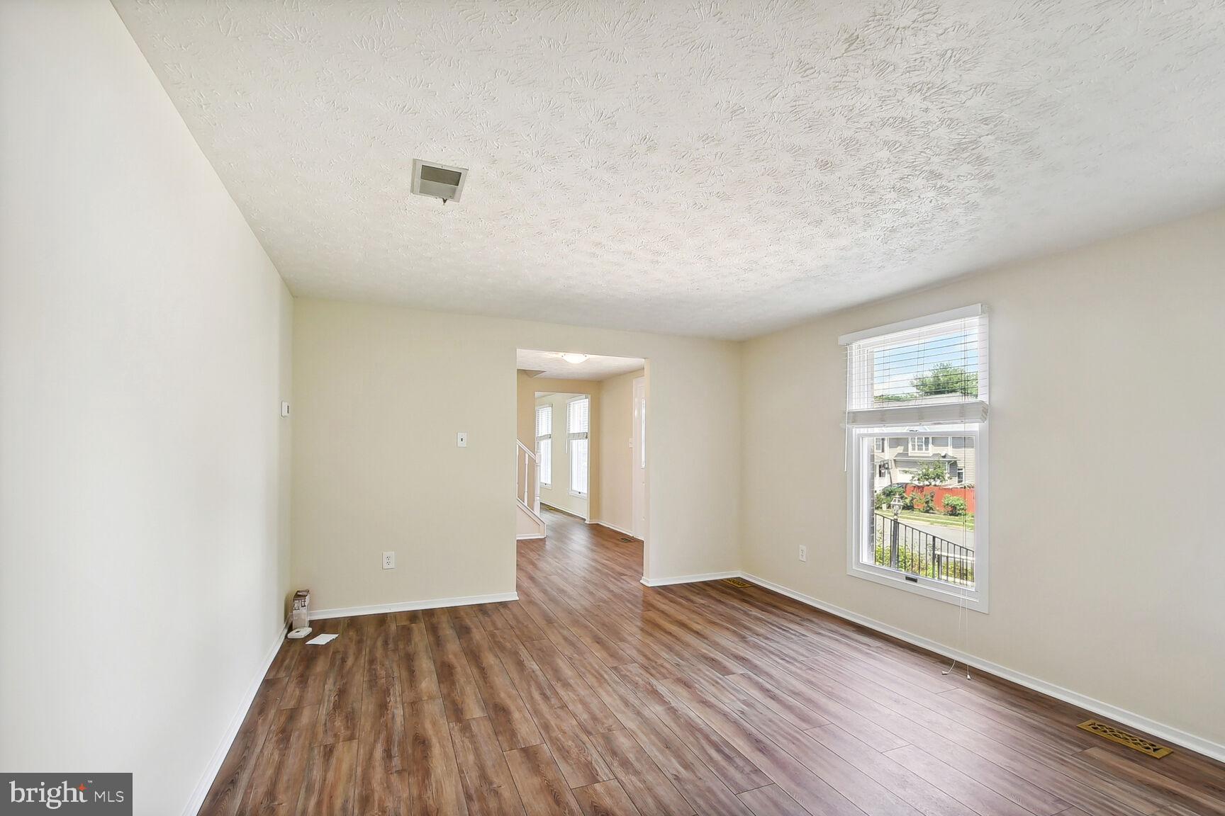 1402 KINGSTREAM DR