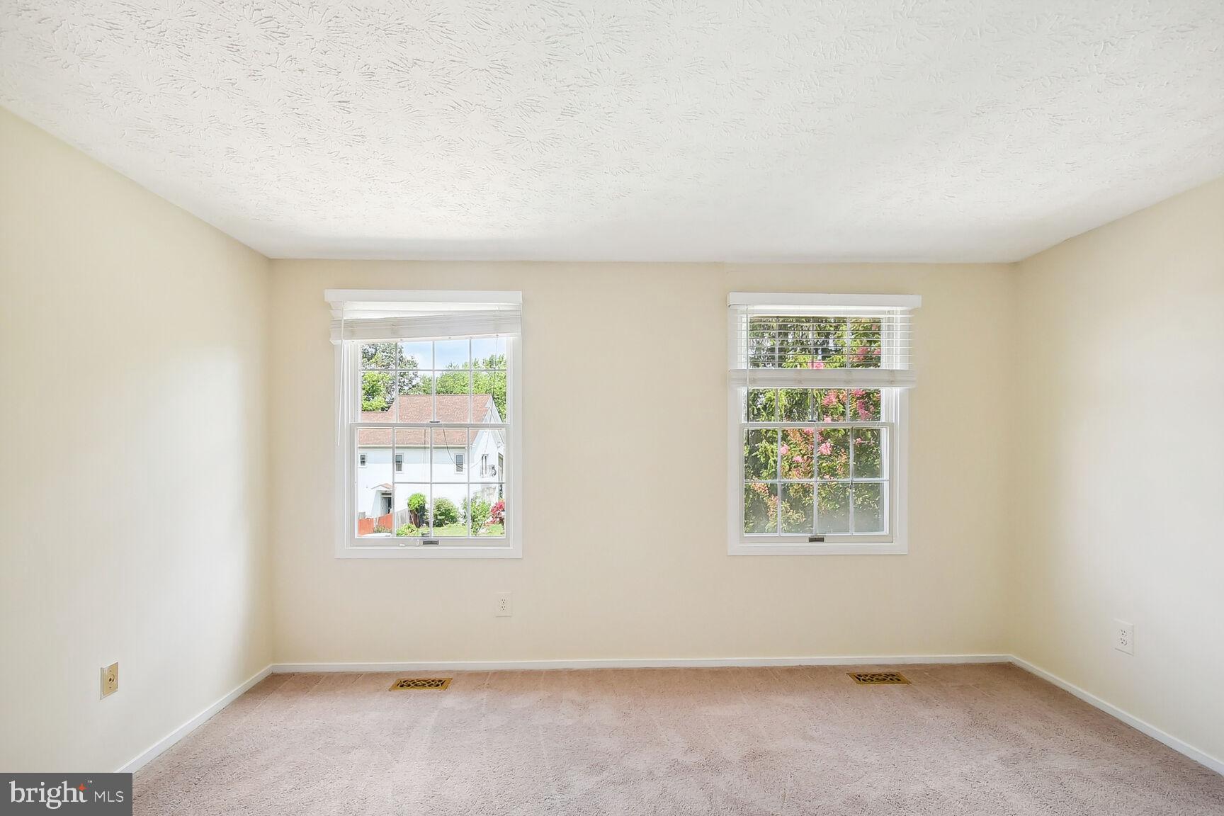 1402 KINGSTREAM DR