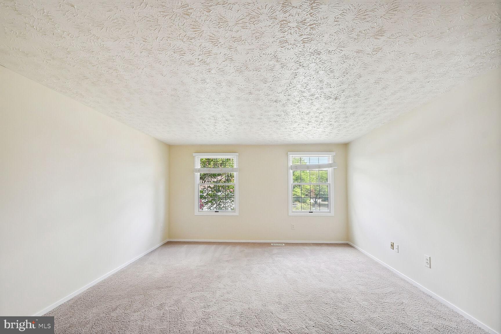 1402 KINGSTREAM DR