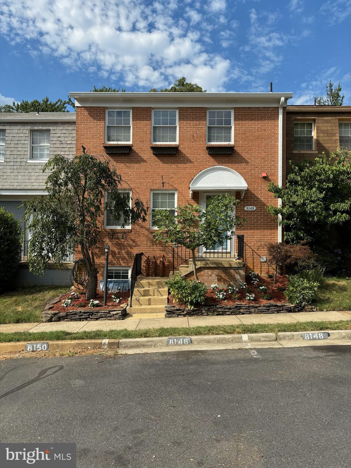 8148 Larkin Ln