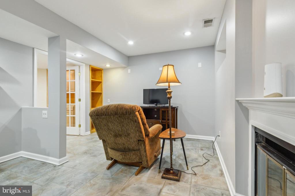 6263 Kerrydale Dr
