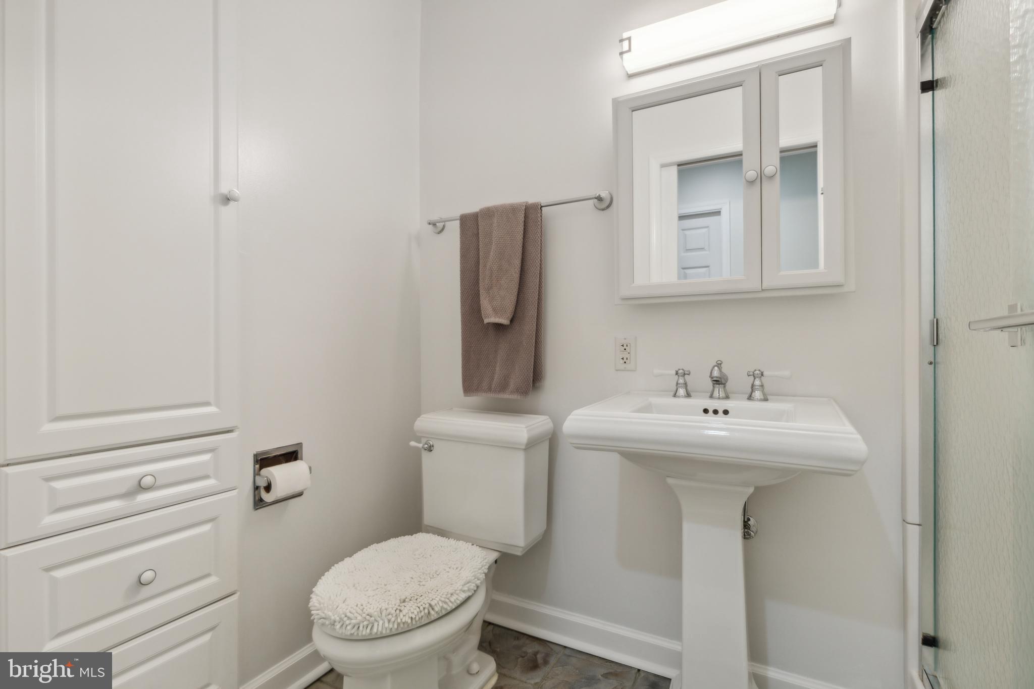 6263 Kerrydale Dr