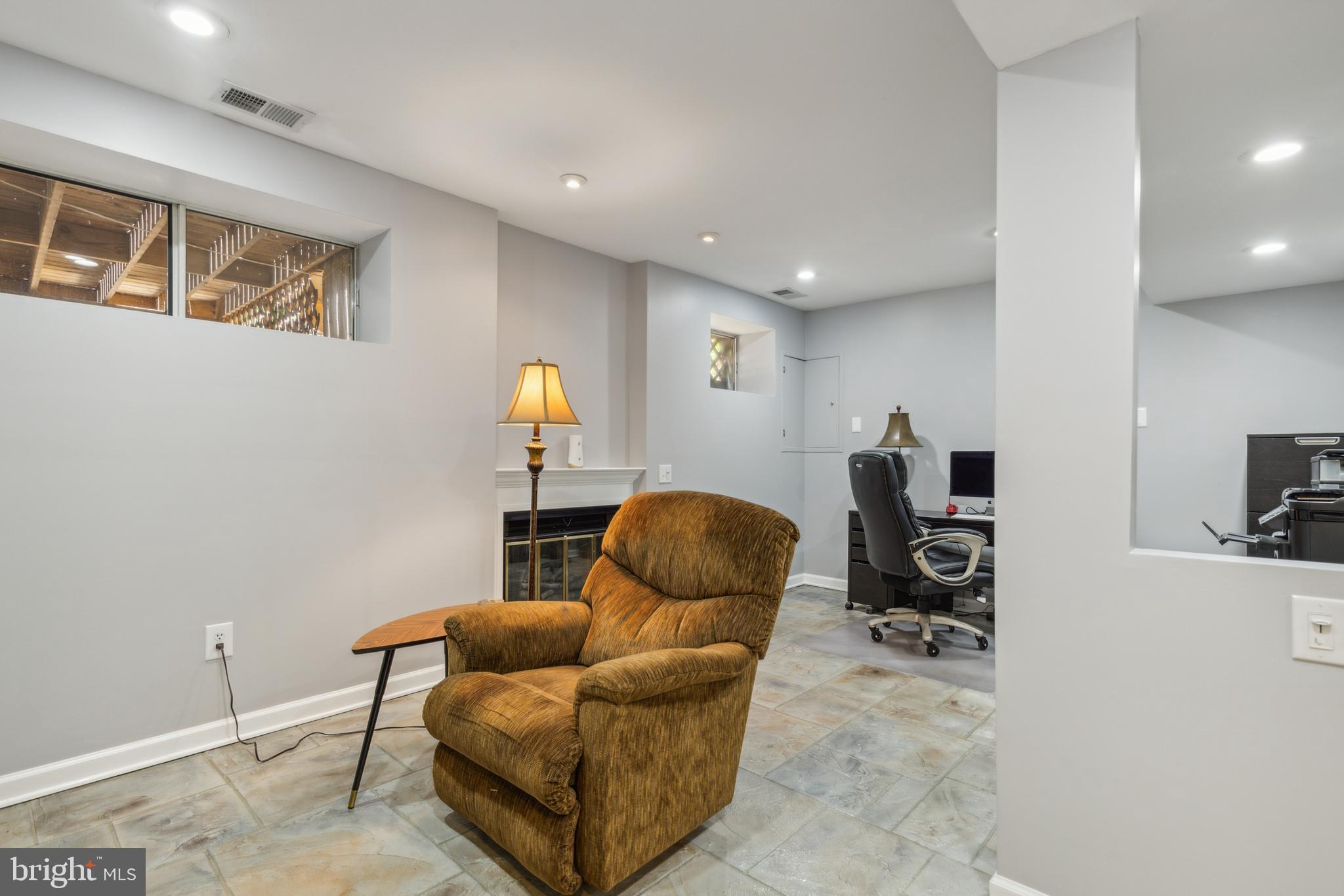6263 Kerrydale Dr