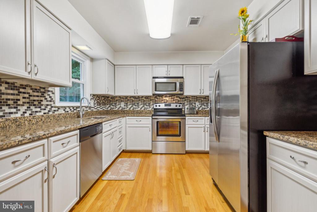6263 Kerrydale Dr