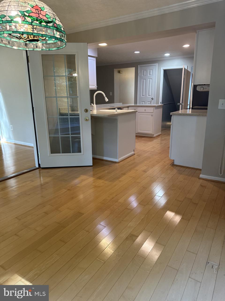 9611 LOCUST HILL DR