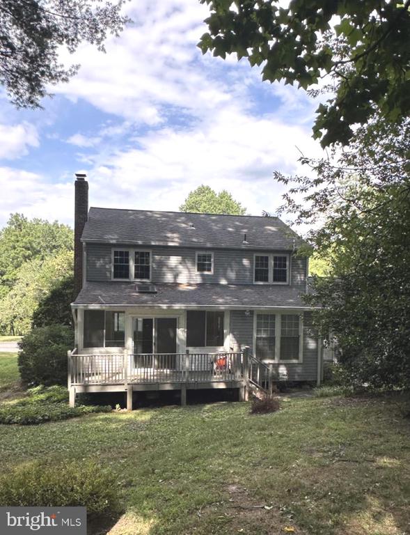 9611 LOCUST HILL DR