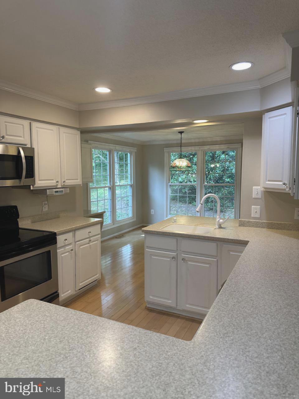 9611 LOCUST HILL DR