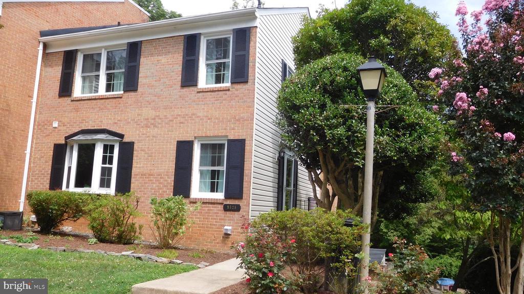 8328 Uxbridge Ct