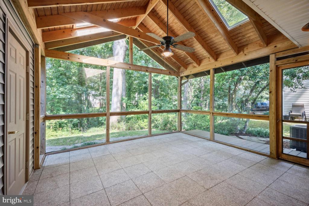 10570 Reeds Landing Cir