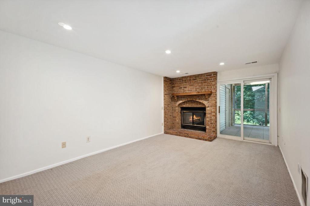 10570 Reeds Landing Cir
