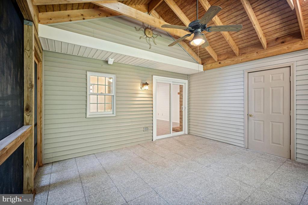 10570 Reeds Landing Cir