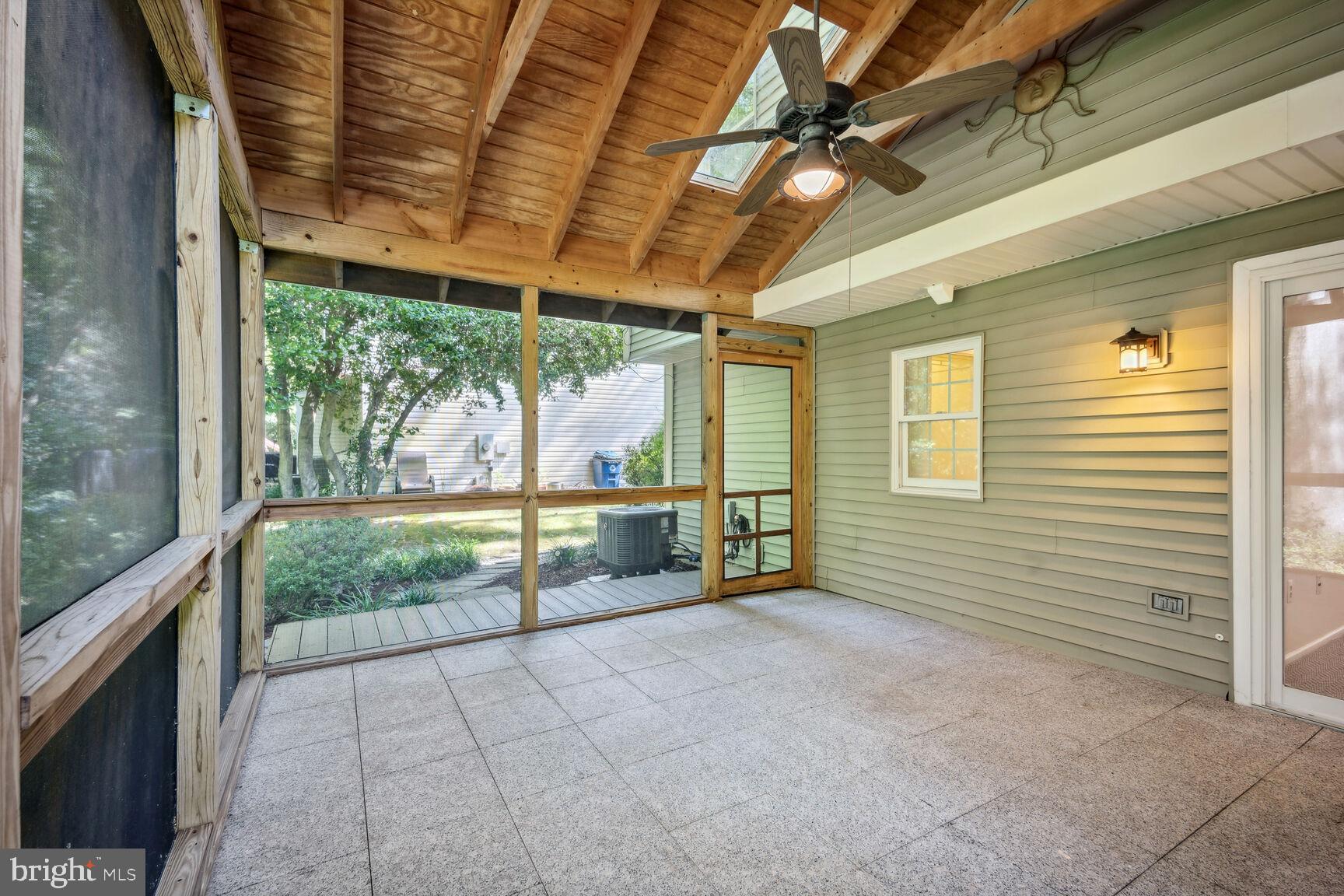 10570 Reeds Landing Cir