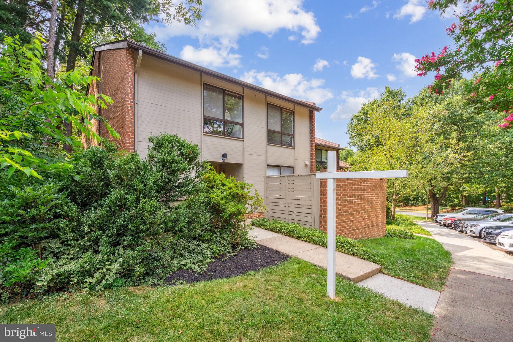 11617 Hunters Green Ct