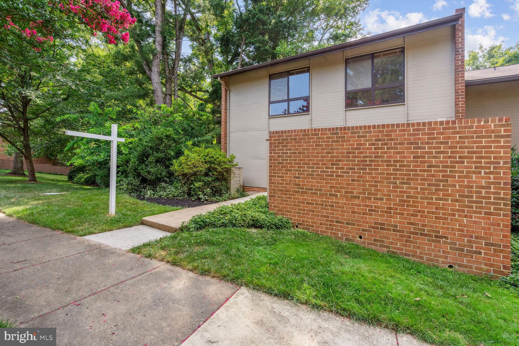 11617 Hunters Green Ct