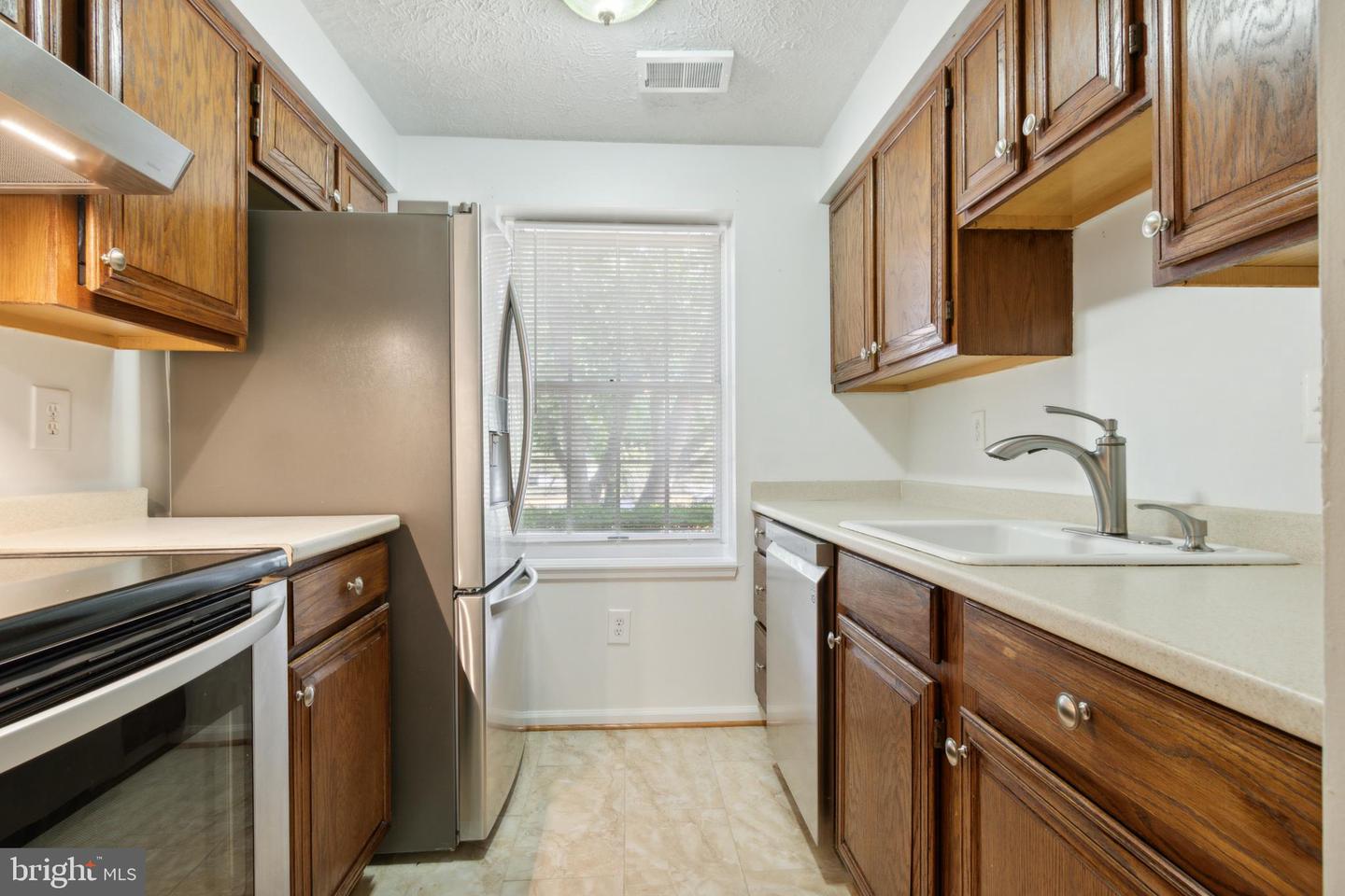 8483 AURORA CT