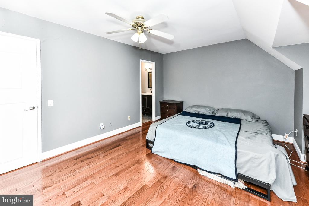 1533 PARK GLEN CT