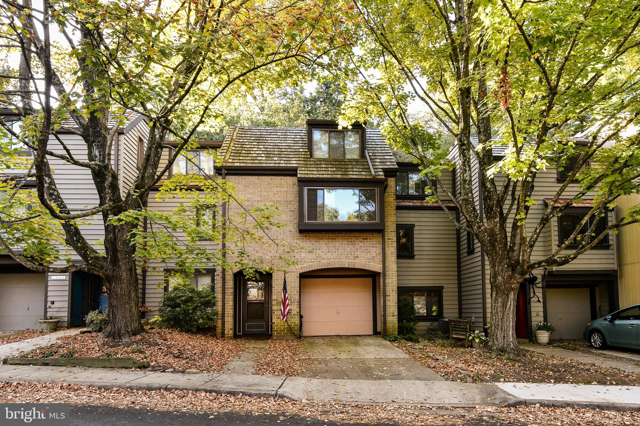 1533 PARK GLEN CT