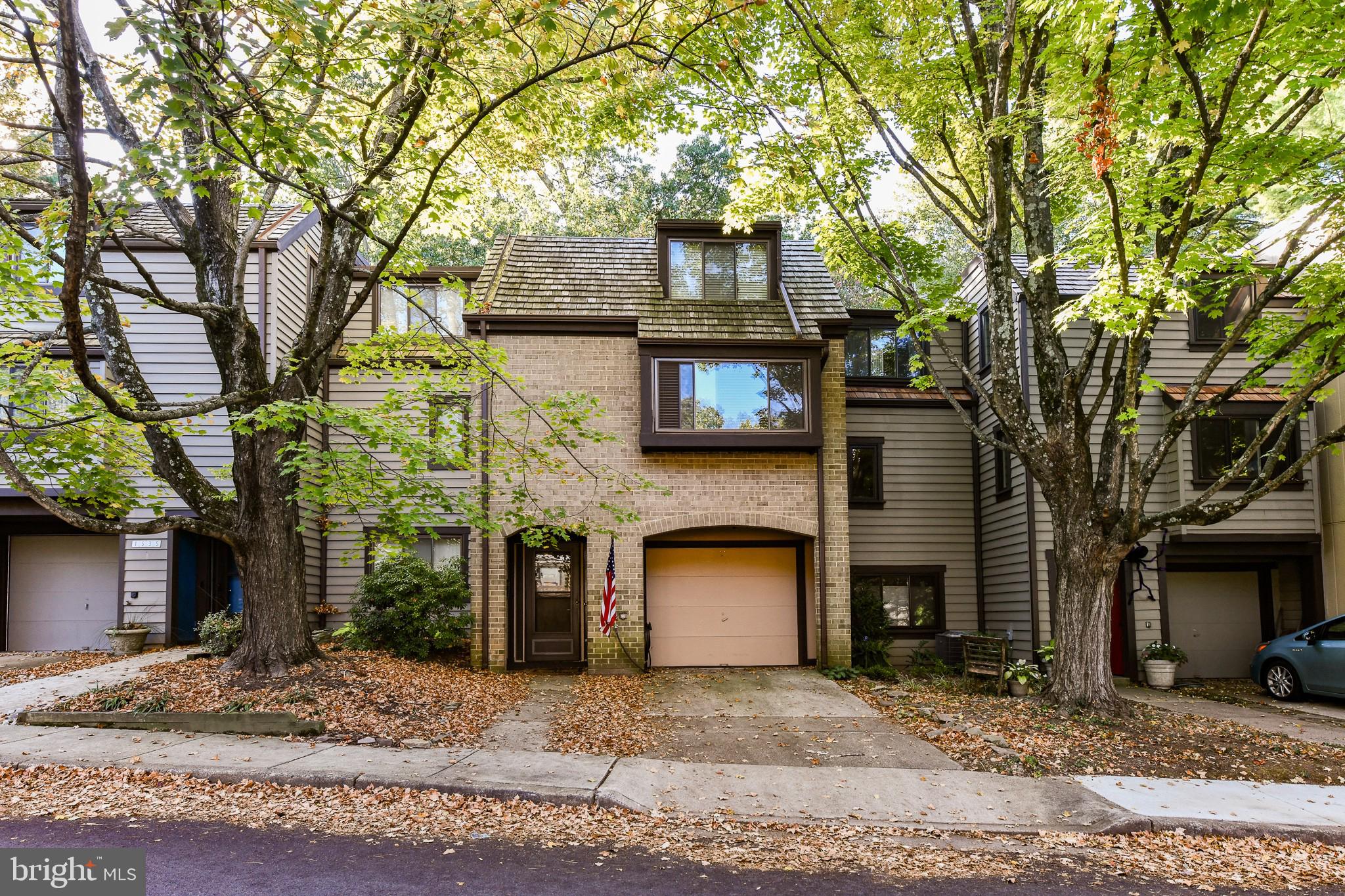 1533 PARK GLEN CT