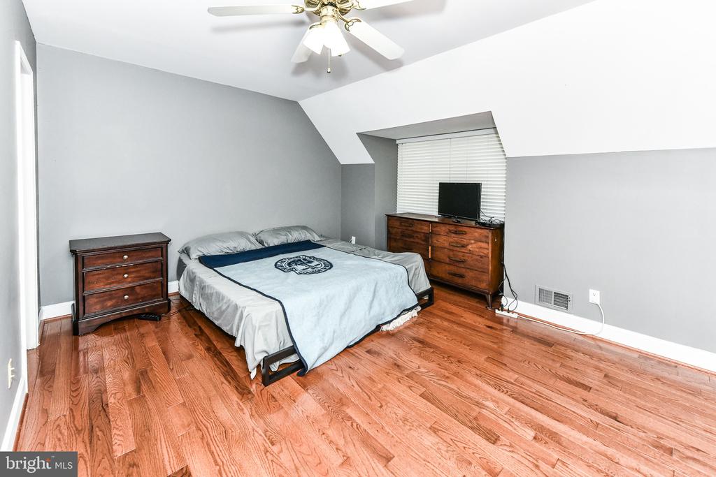 1533 PARK GLEN CT