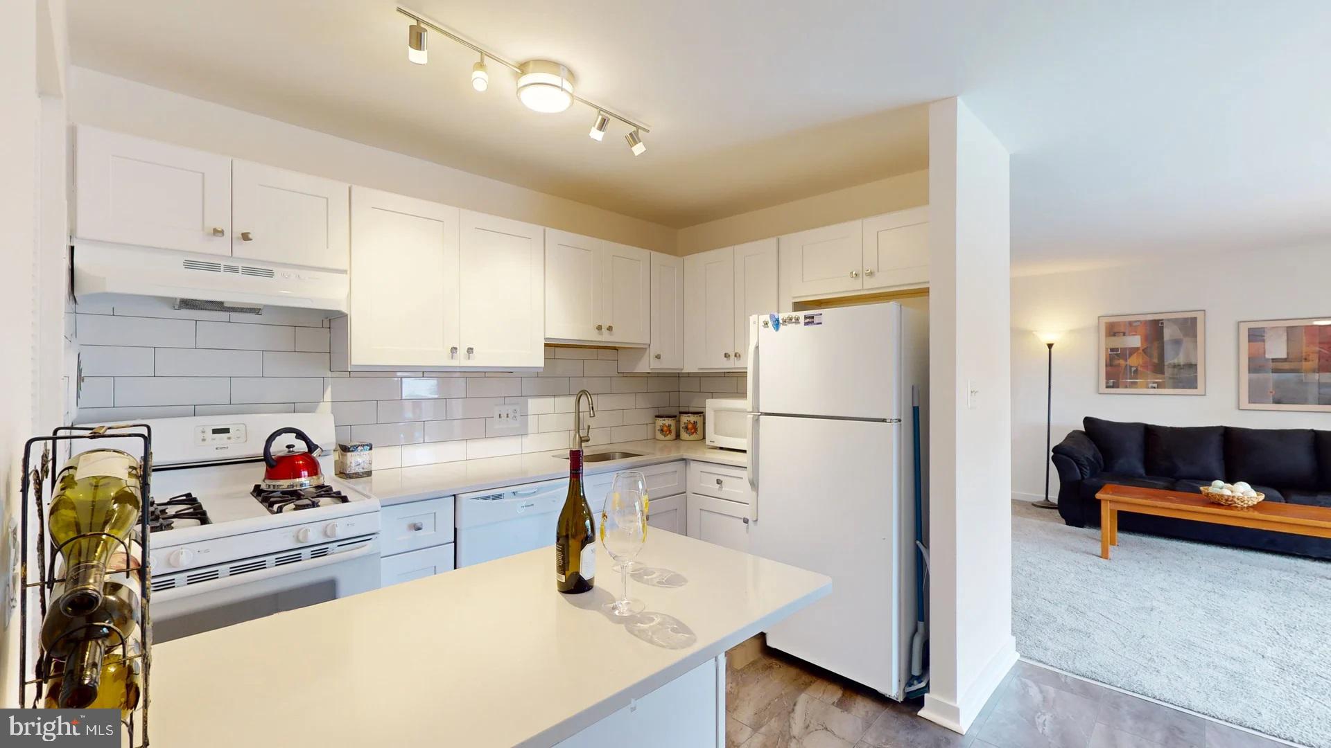 7364 LEE HIGHWAY #203
