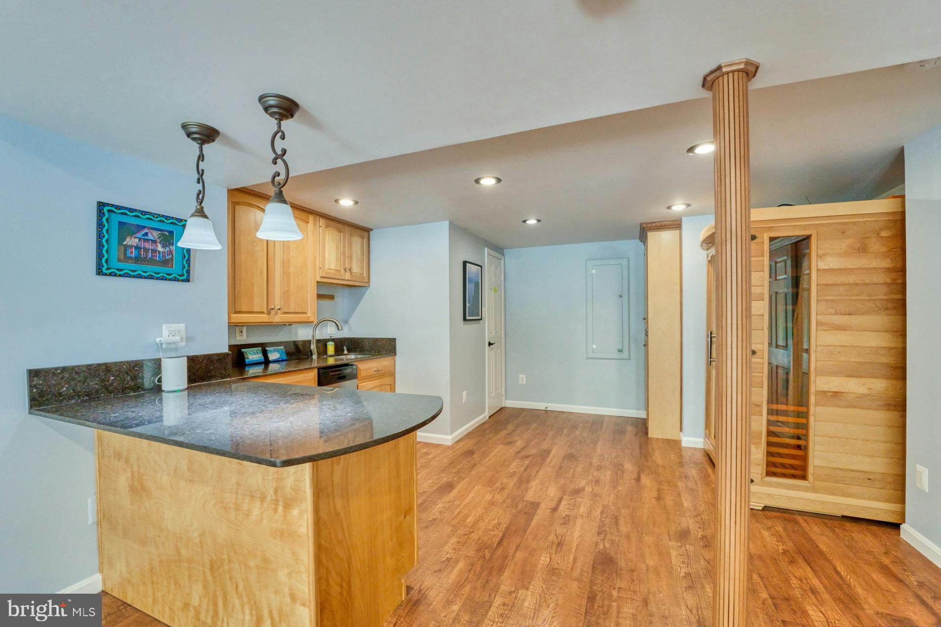 1225 Shaker Dr