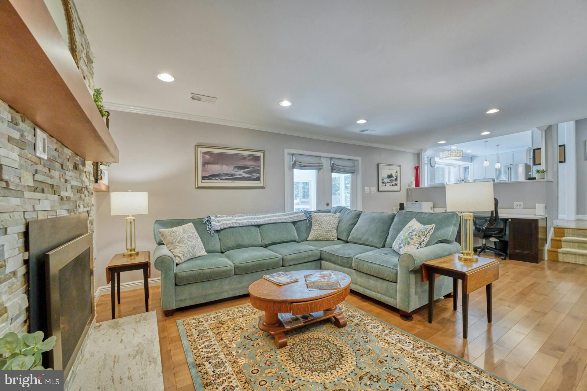 1225 Shaker Dr