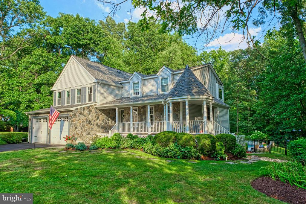 1225 Shaker Dr